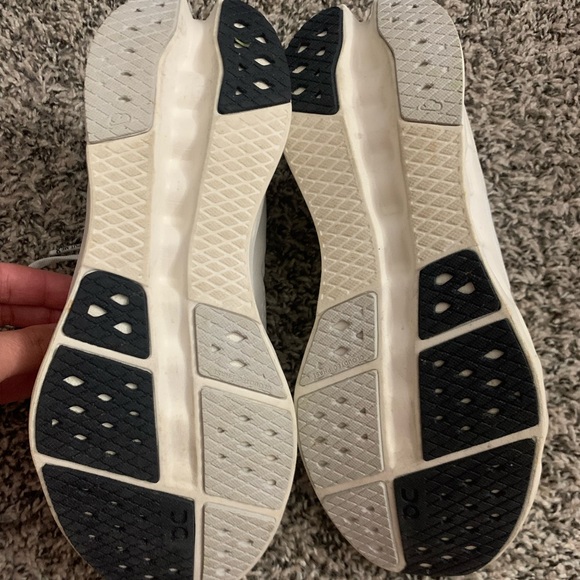 On Running Cloudsurfer 2 size 7.5 - Picture 5 of 7
